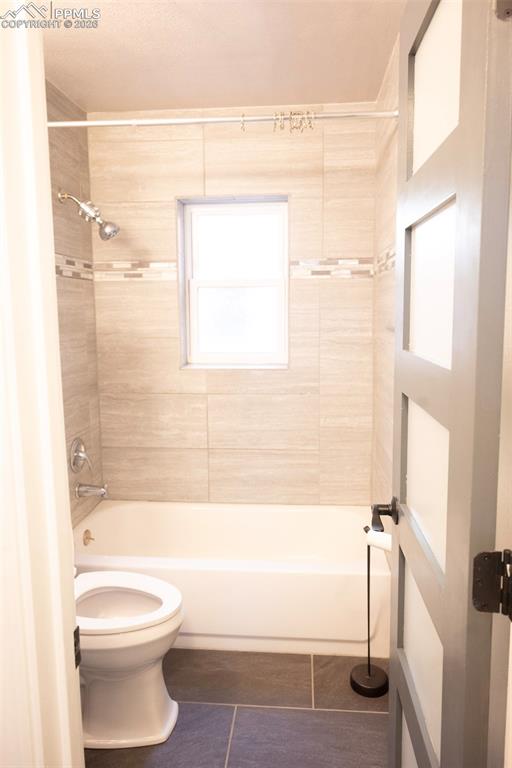 Image 14 of 19: Bathroom