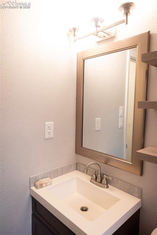 Image 15 of 19: Bathroom