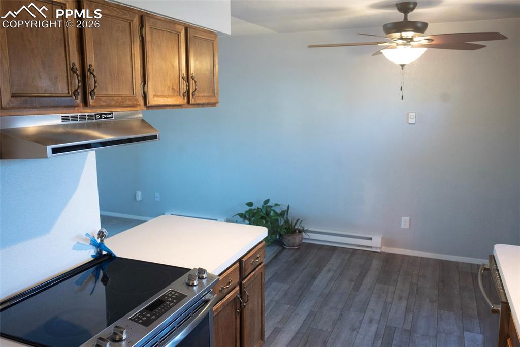 Image 6 of 19: Kitchen