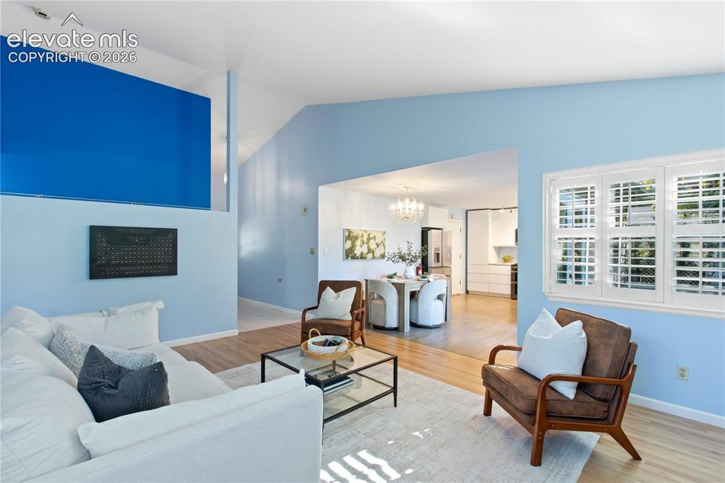 Image 8 of 50: Living Room
