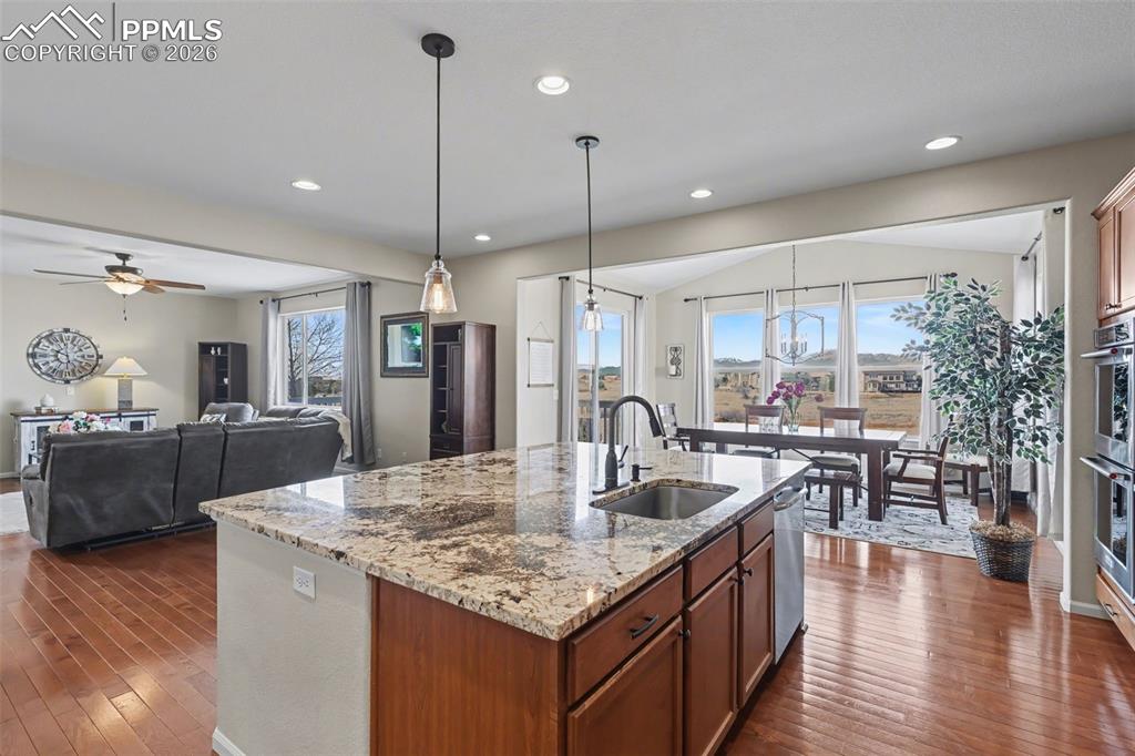 Image 11 of 50: Kitchen