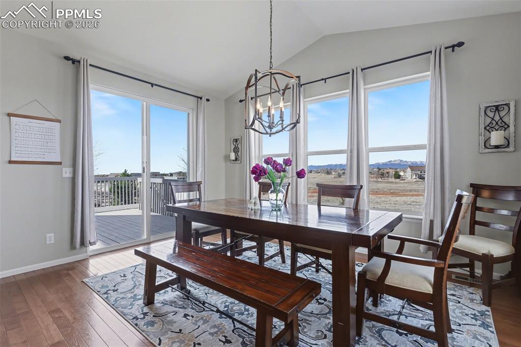 Image 16 of 50: Dining Area