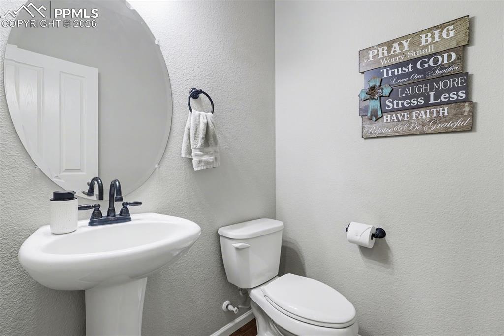 Image 18 of 50: half bath on main