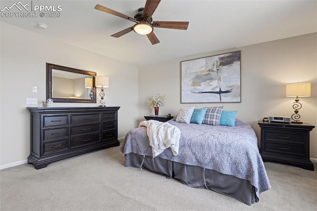 Image 22 of 50: Bedroom