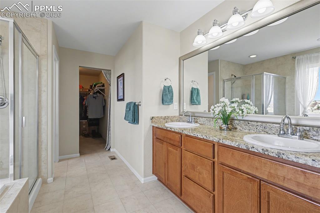 Image 26 of 50: master bath