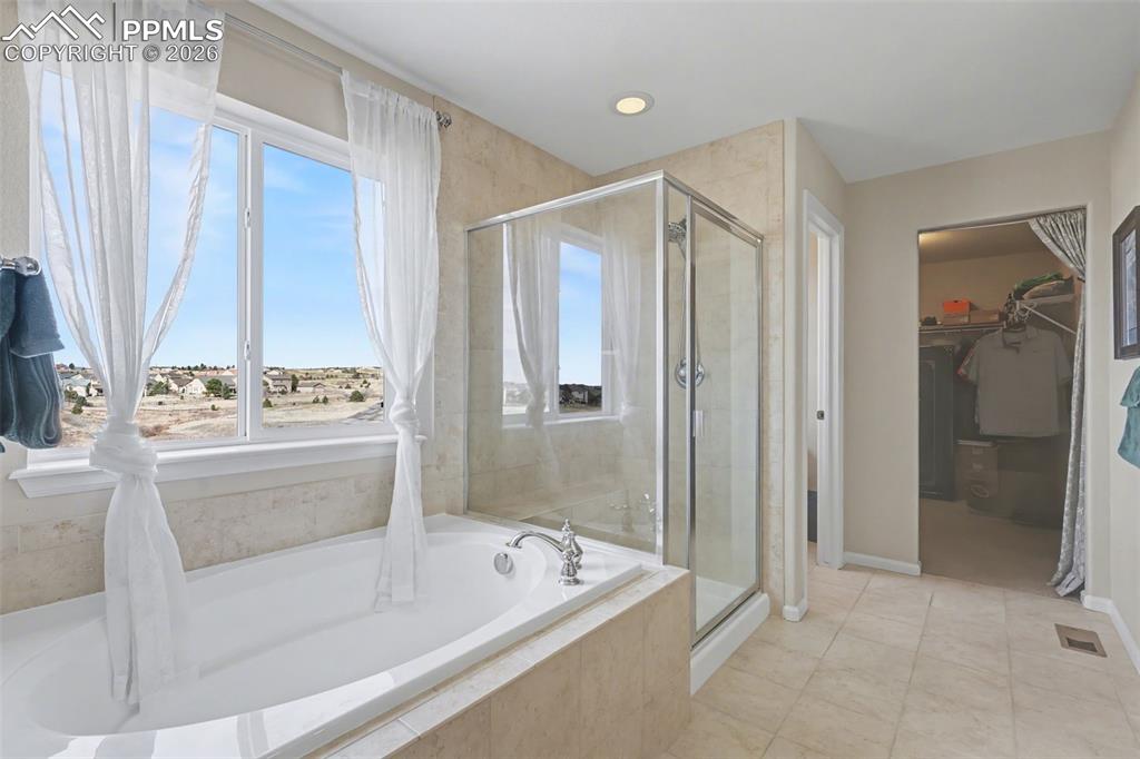 Image 27 of 50: master bath