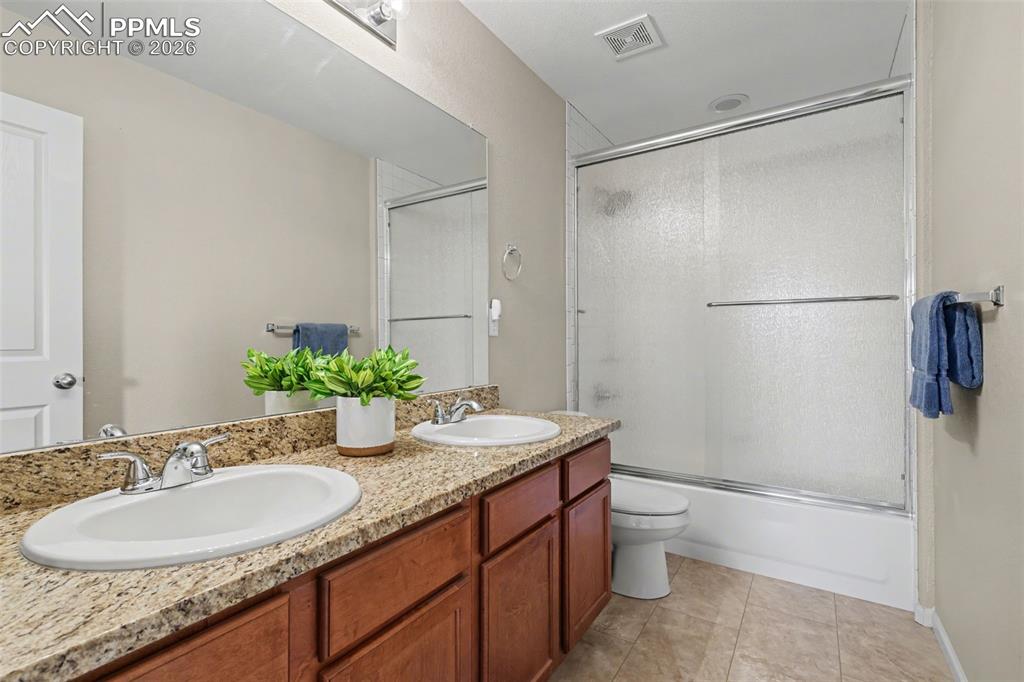 Image 29 of 50: 3rd bathroom