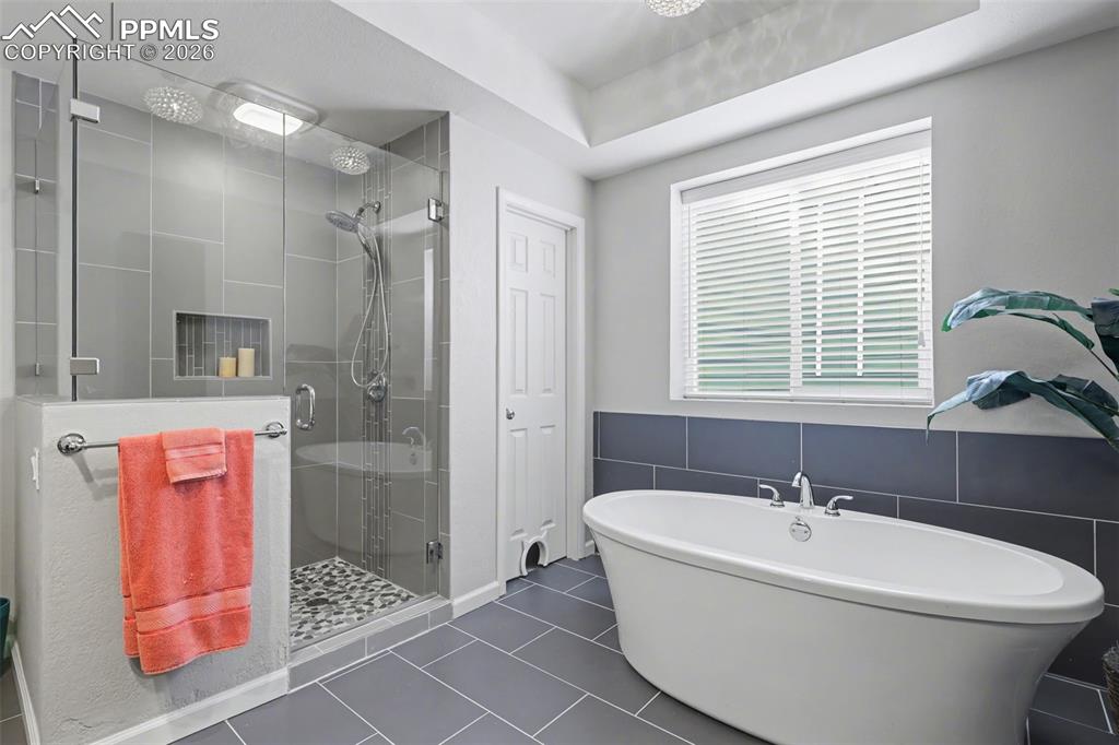 Image 35 of 50: 4th bathroom