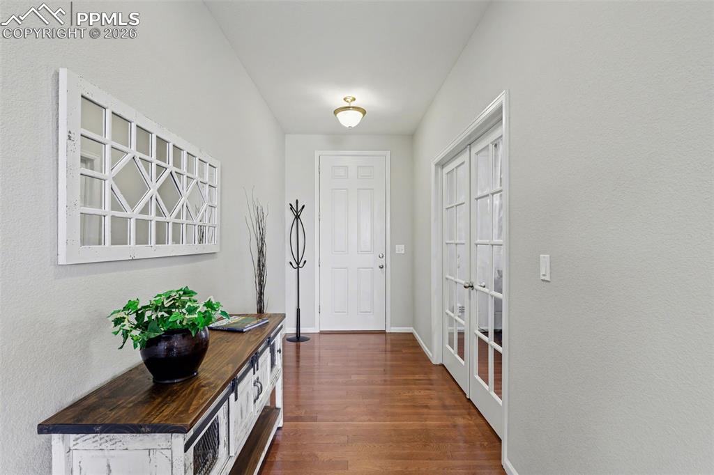 Image 5 of 50: Entry