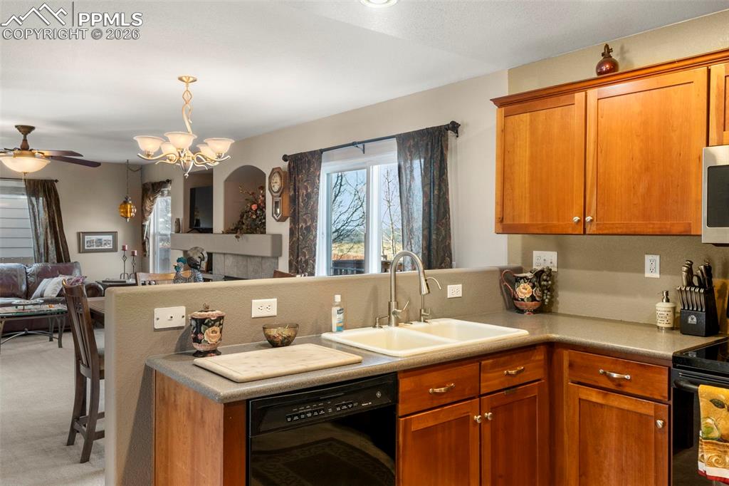 Image 13 of 40: Kitchen