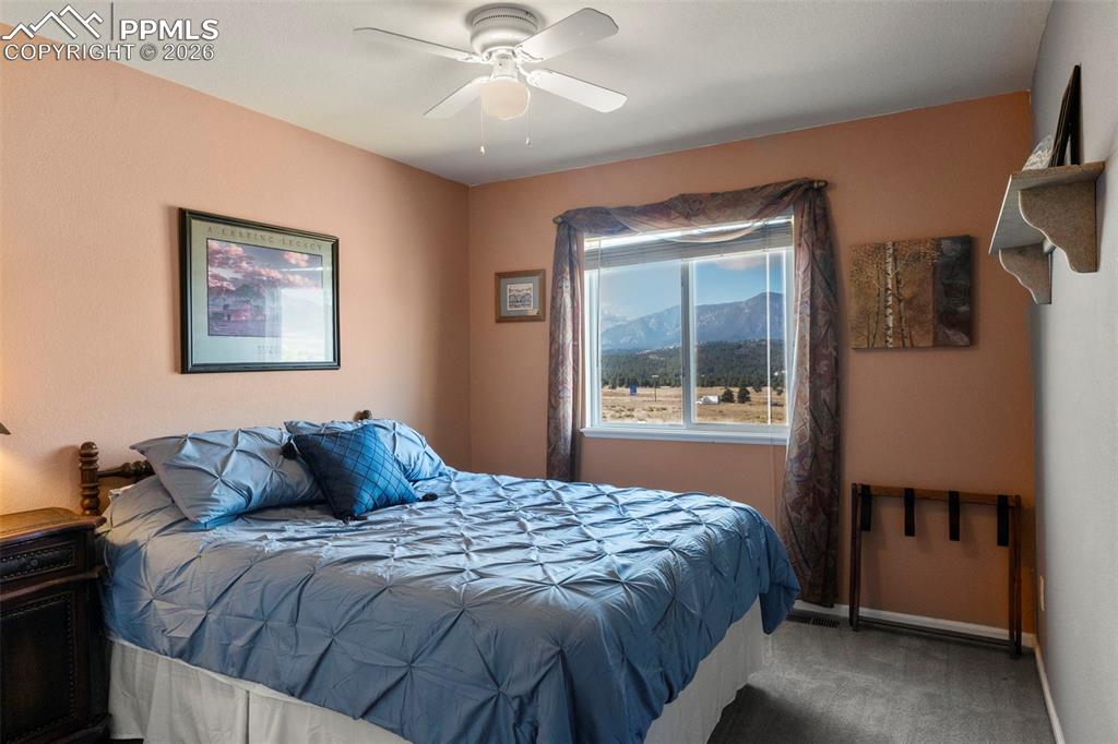 Image 18 of 40: Bedroom