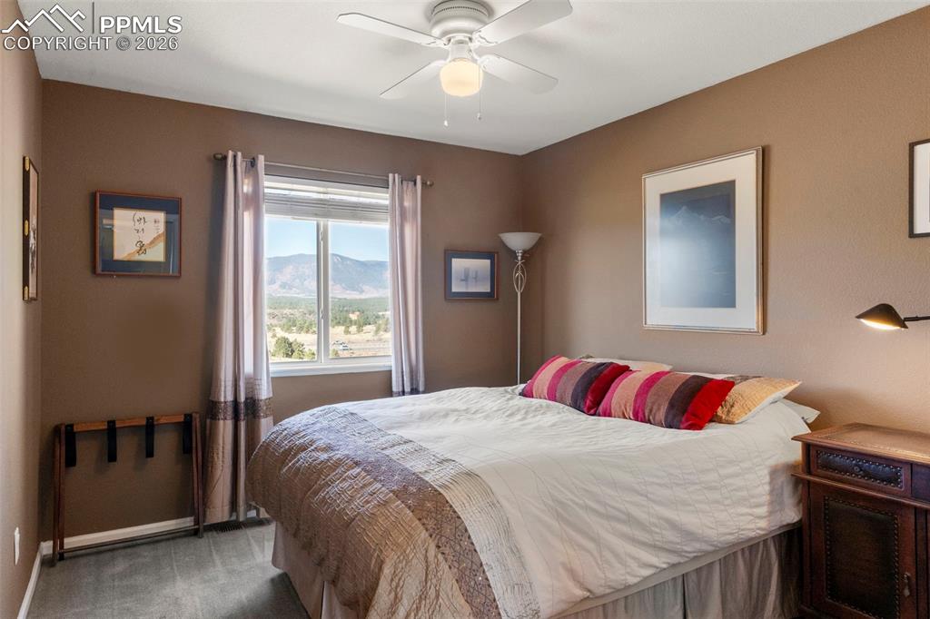 Image 19 of 40: Bedroom