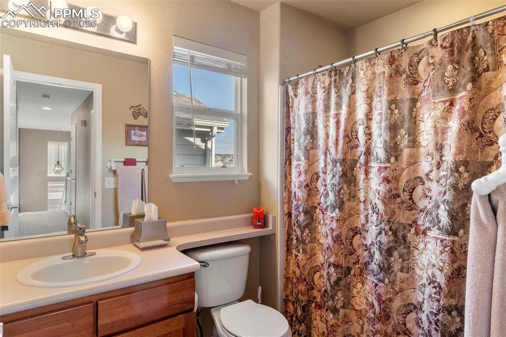 Image 20 of 40: Bathroom