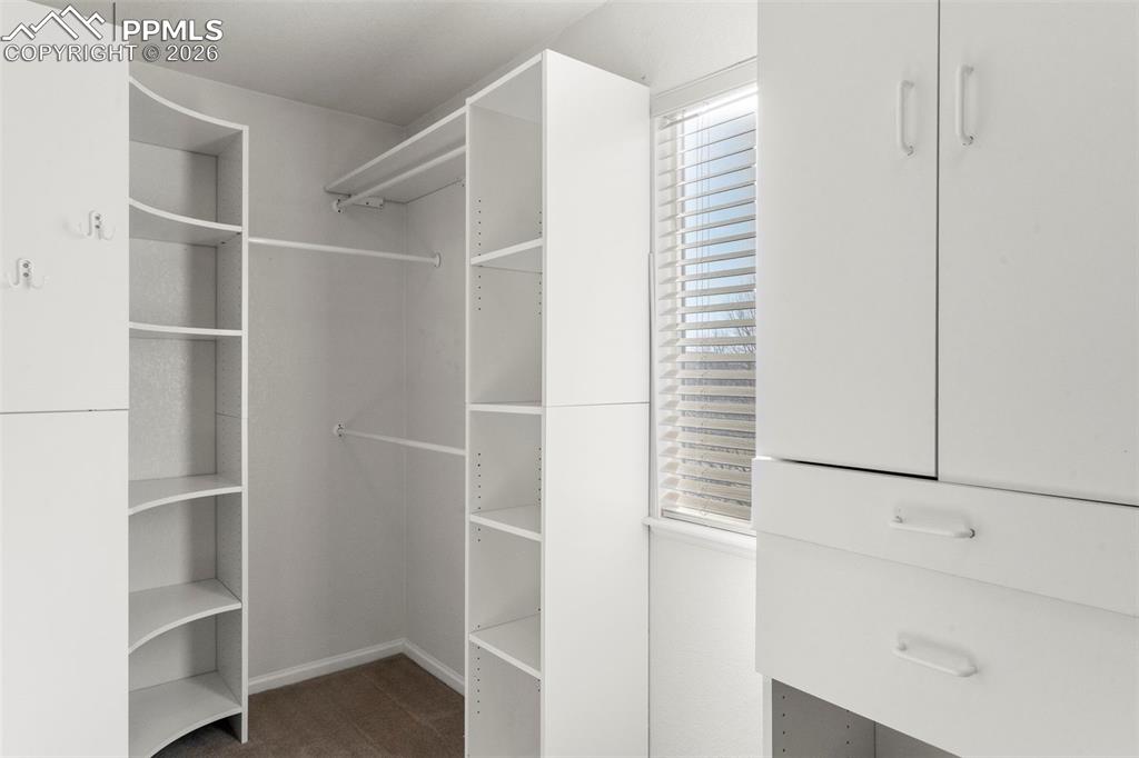 Image 26 of 40: Closet