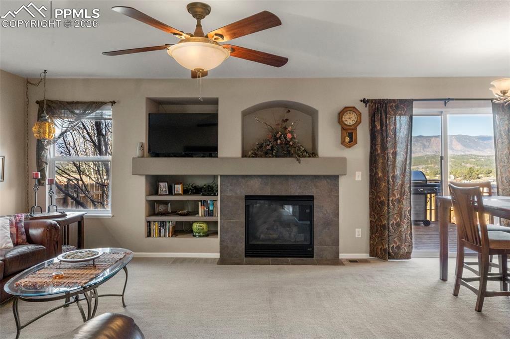 Image 8 of 40: Living Room