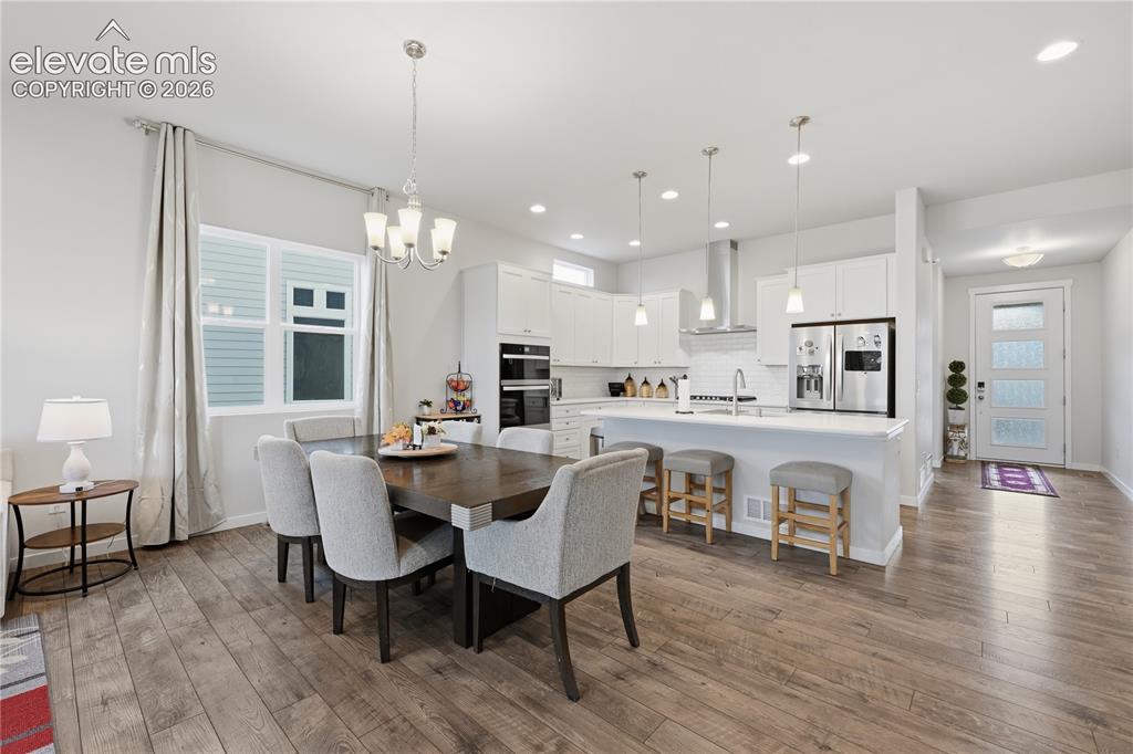 Image 14 of 35: Dining Area