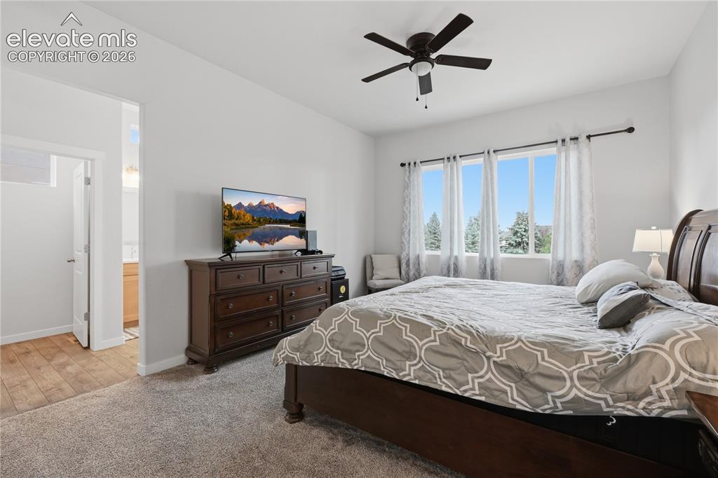 Image 18 of 35: Bedroom