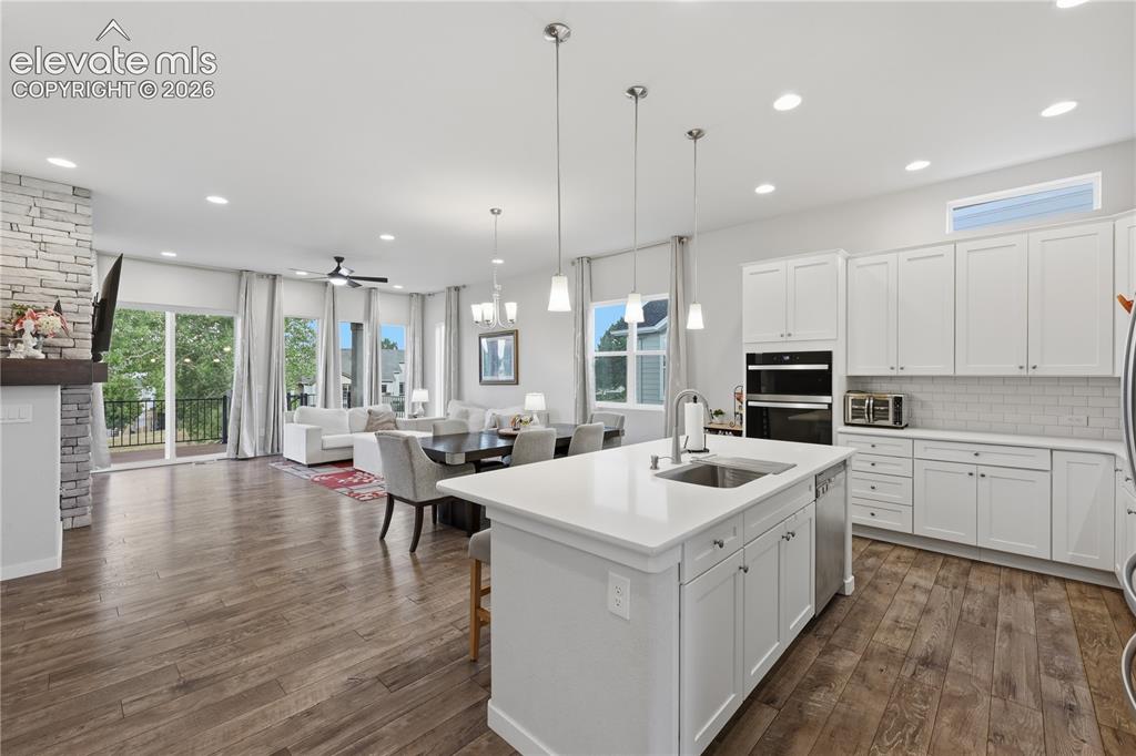 Image 9 of 35: Kitchen