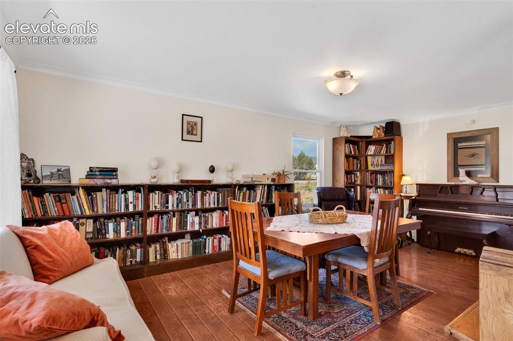 Image 5 of 37: Dining Area