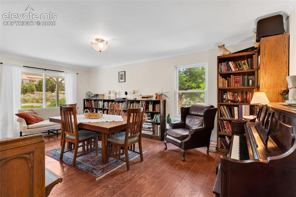 Image 6 of 37: Dining Area