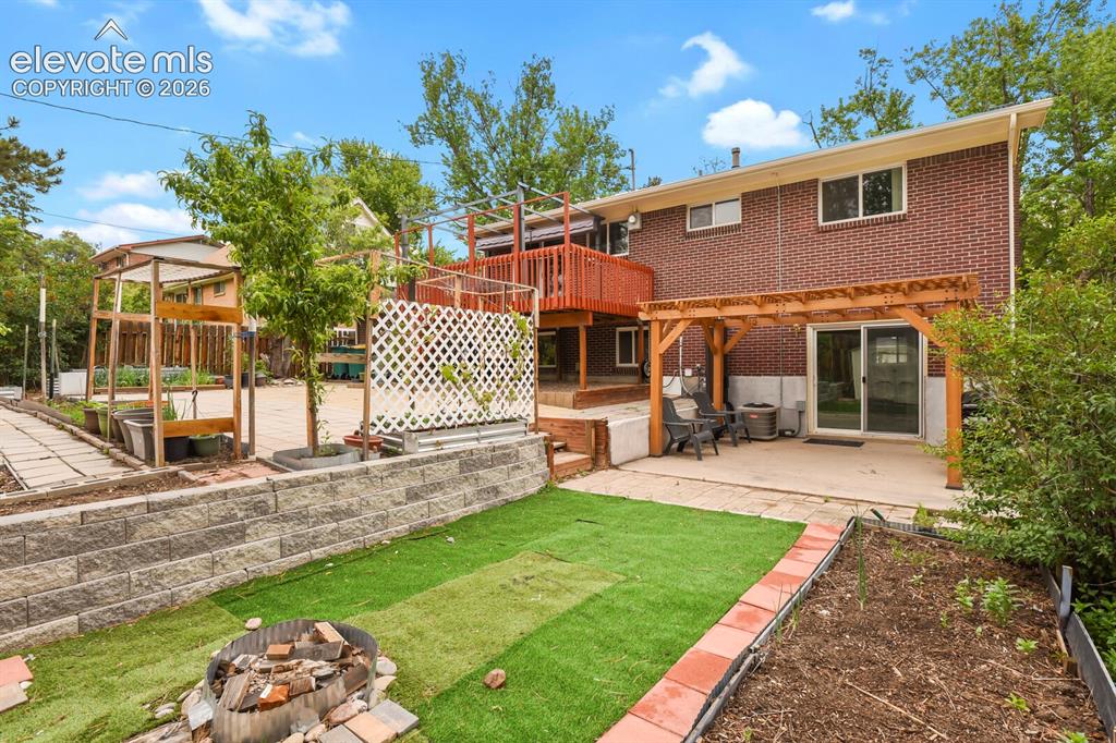 Image 17 of 31: Actual photo of yard