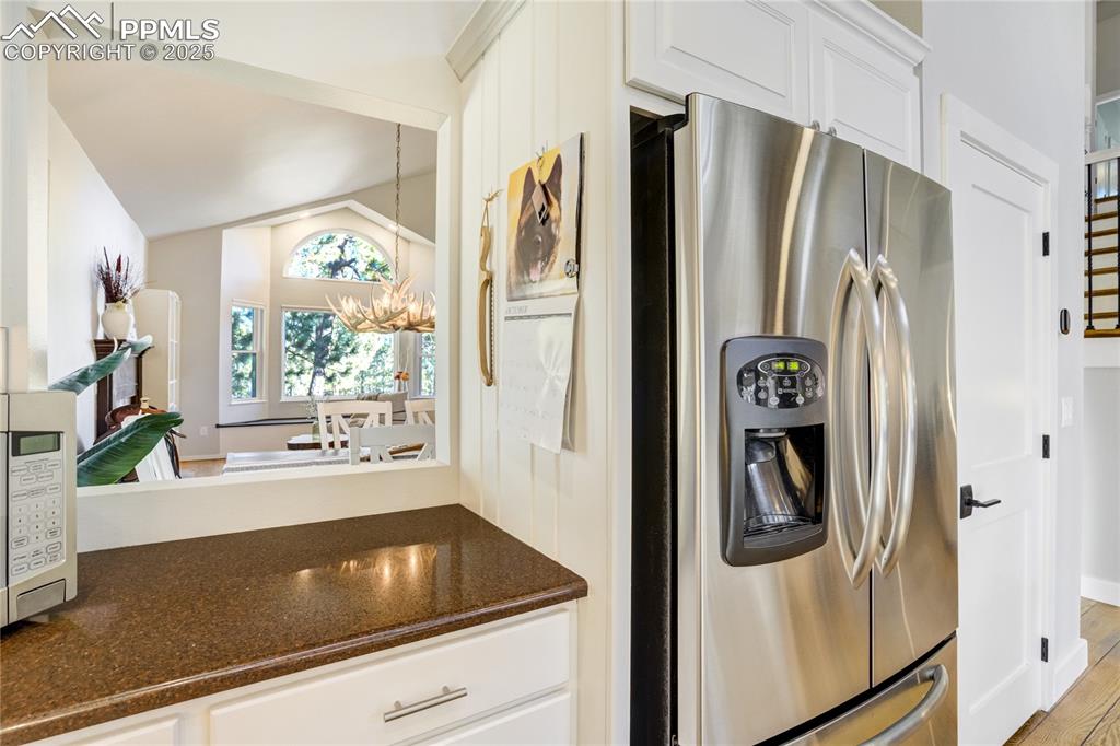 Image 10 of 50: Kitchen