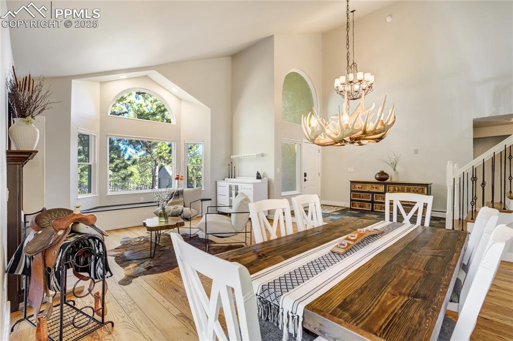 Image 12 of 50: Dining Area