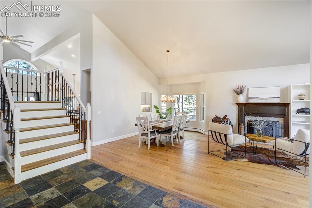 Image 14 of 50: Dining Area