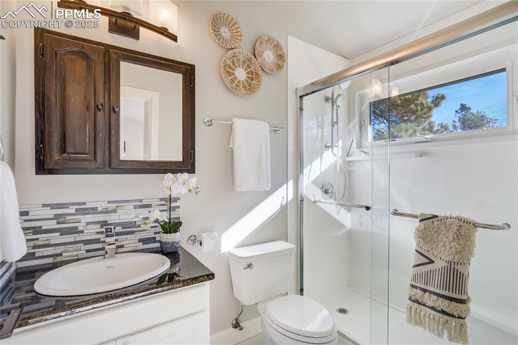 Image 27 of 50: Private Jr Ensuite on upper level