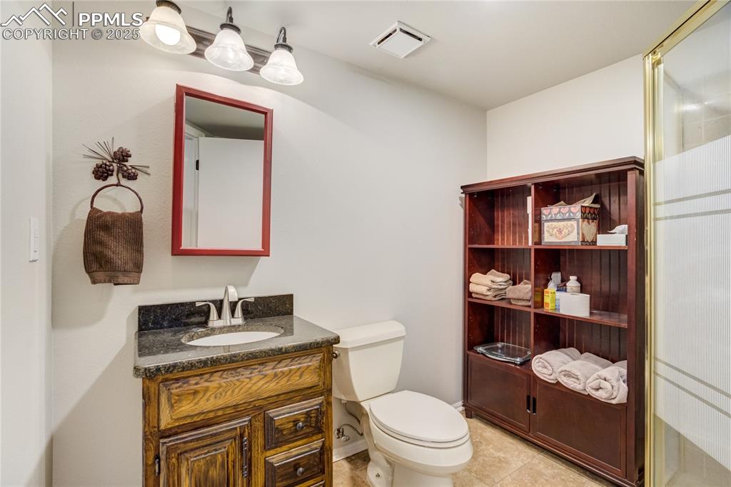 Image 37 of 50: Bathroom