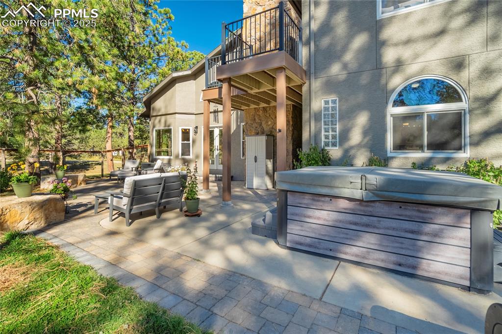 Image 39 of 50: Patio