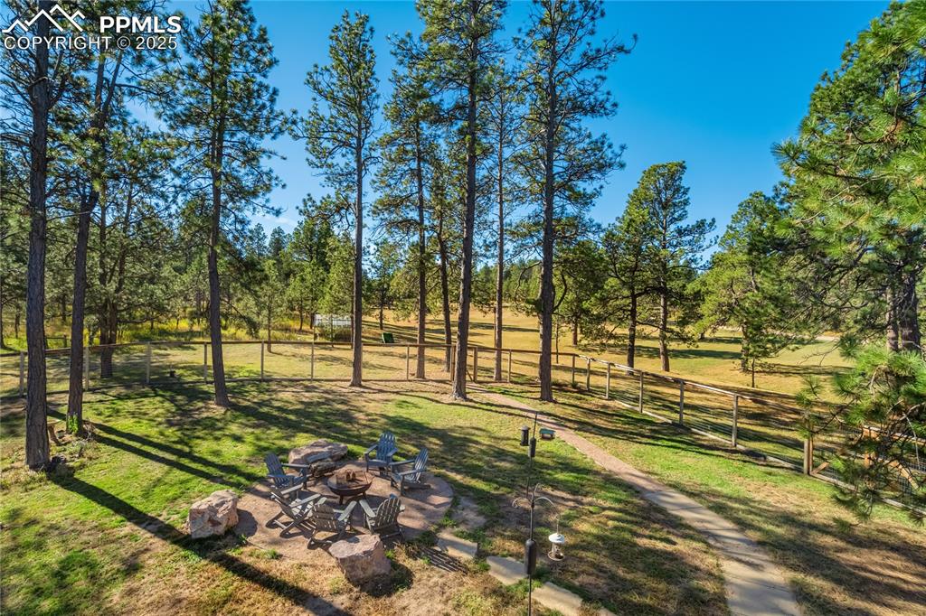 Image 49 of 50: Yard