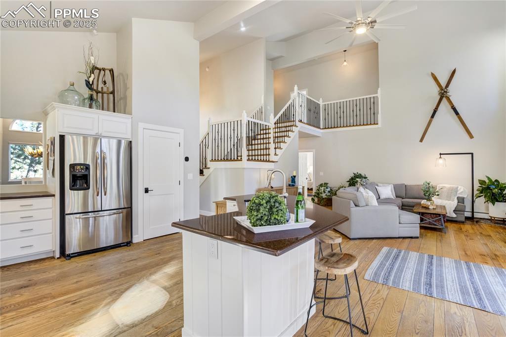 Image 7 of 50: Kitchen