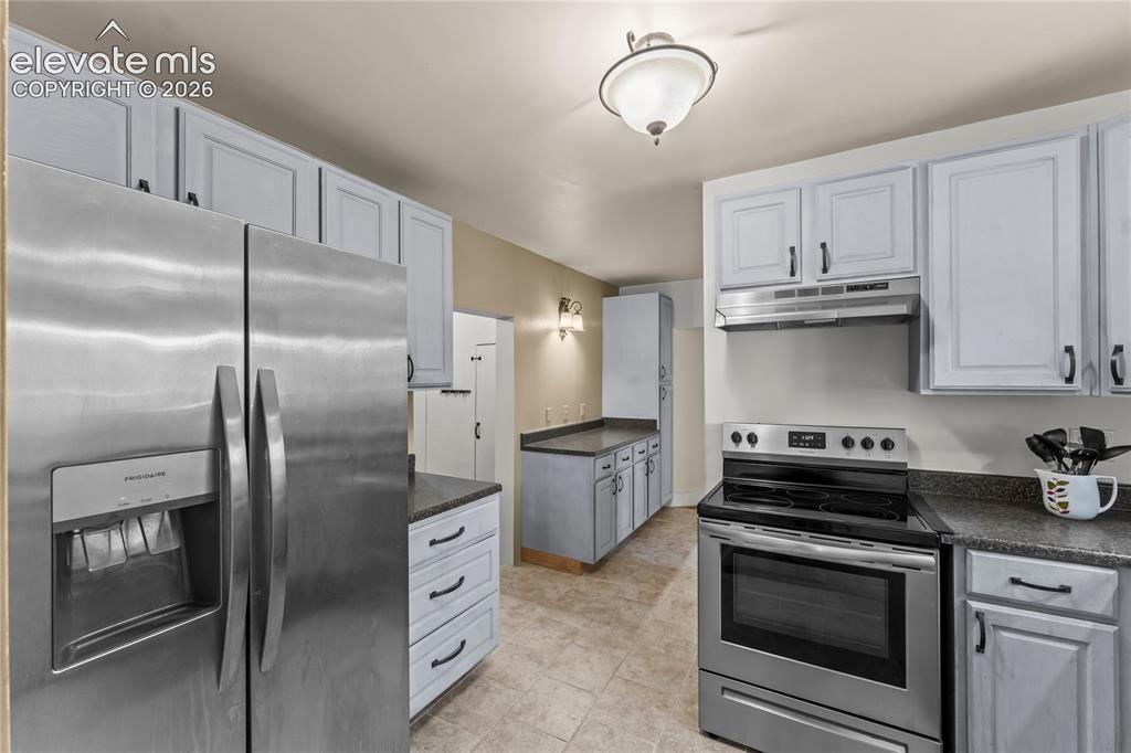 Image 9 of 34: Kitchen