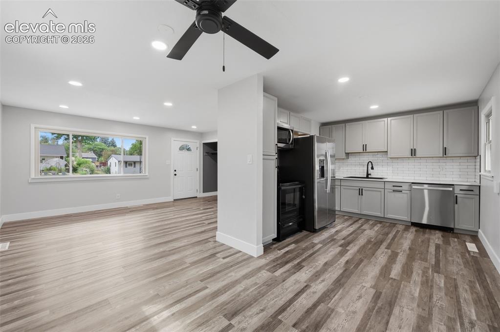 Image 10 of 32: Kitchen