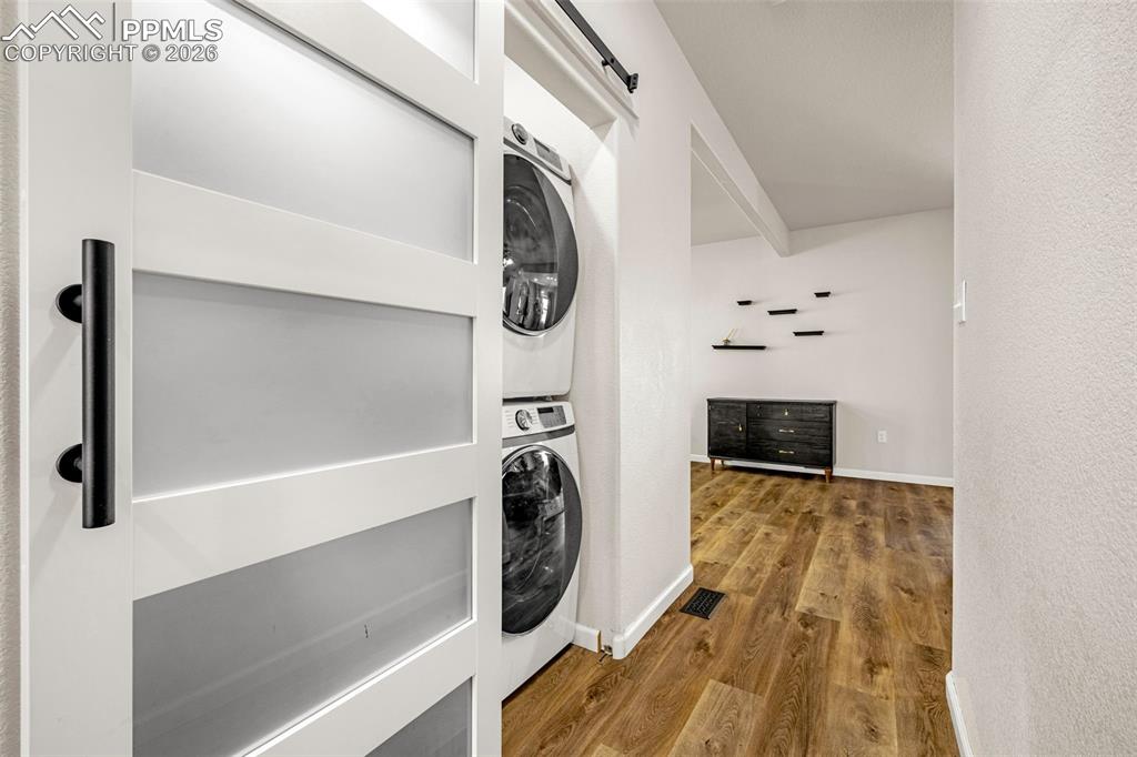 Image 14 of 28: Laundry