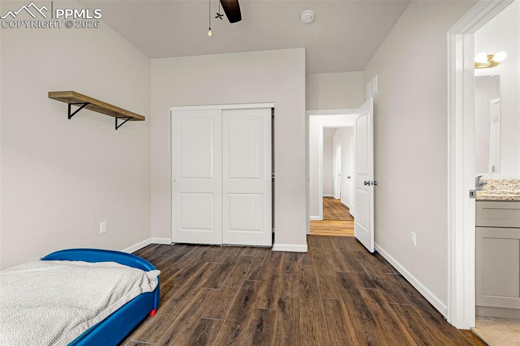 Image 19 of 28: Bedroom