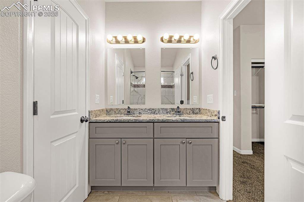 Image 21 of 28: Bathroom