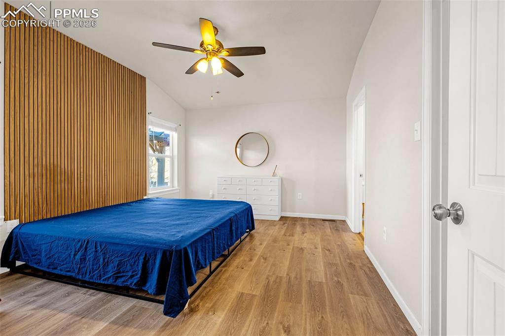 Image 23 of 28: Bedroom