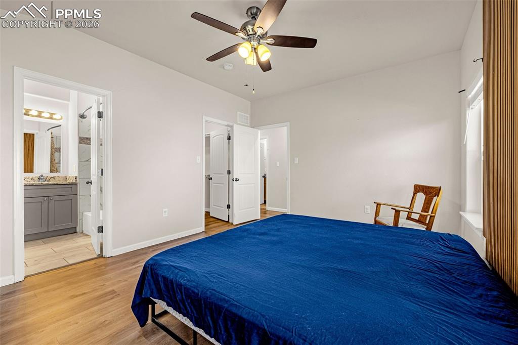 Image 24 of 28: Bedroom