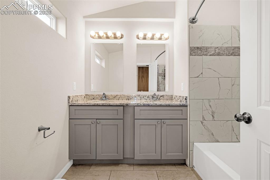 Image 25 of 28: Bathroom