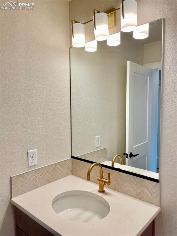 Image 13 of 34: Bathroom