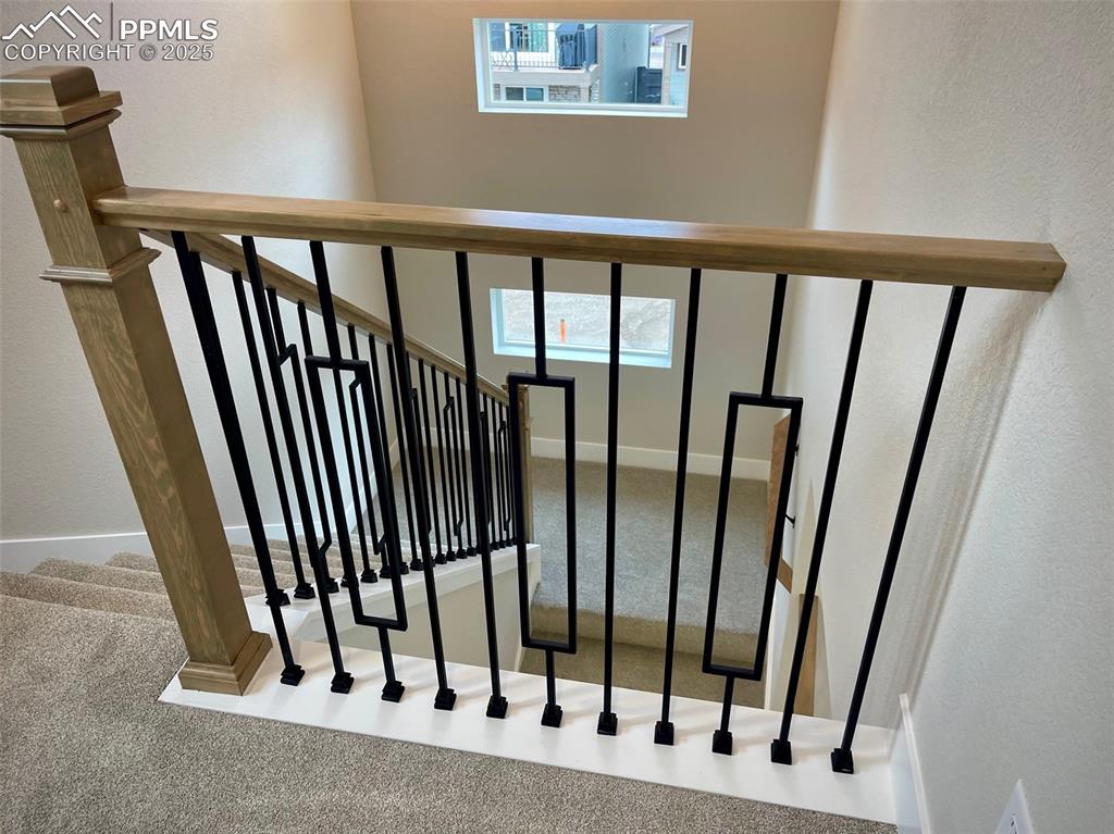 Image 17 of 34: Upper level landing