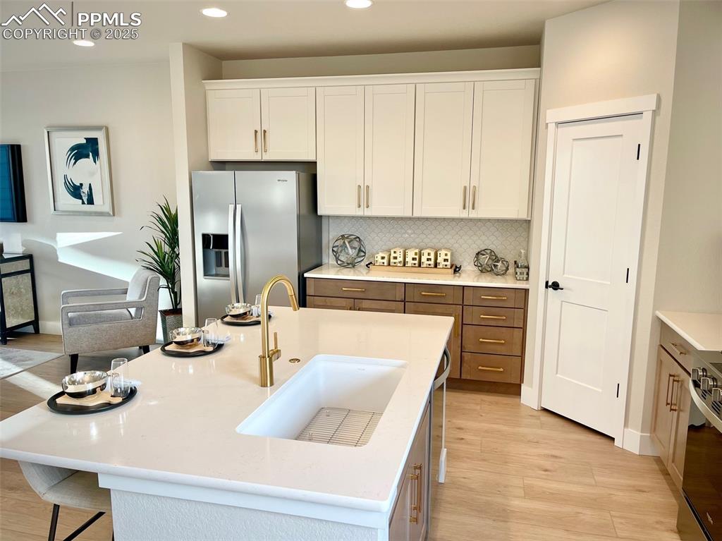 Image 20 of 34: Kitchen