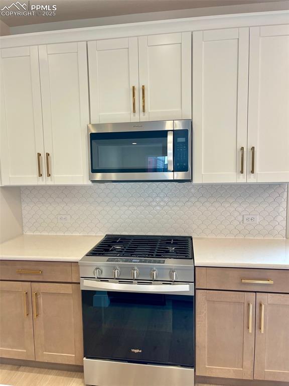 Image 25 of 34: Kitchen