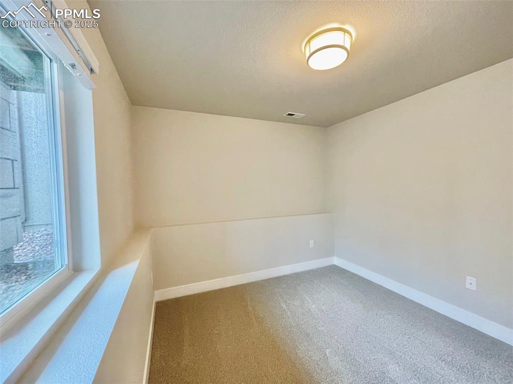 Image 32 of 34: Flex room/bedroom