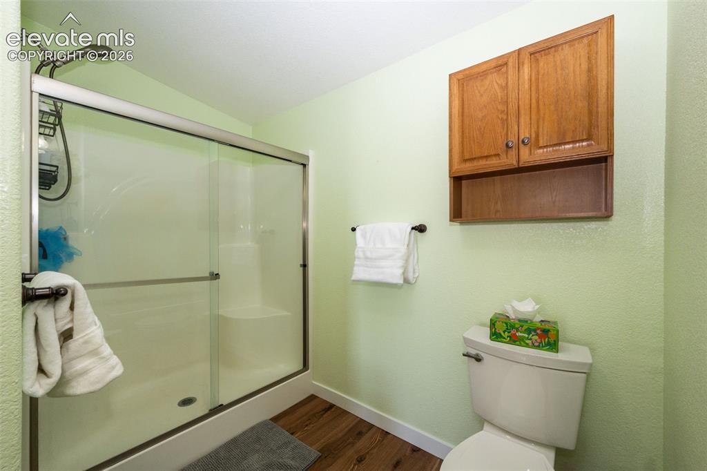 Image 16 of 38: Bathroom