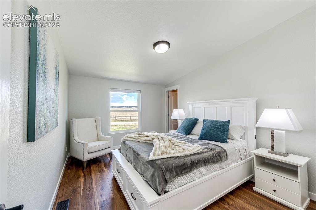 Image 17 of 38: Bedroom