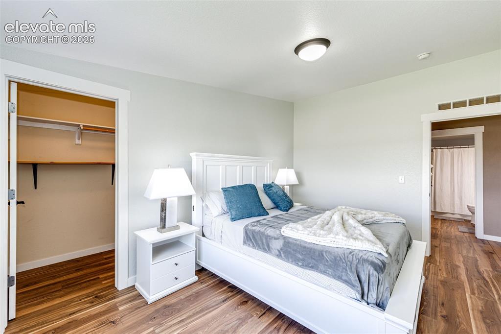 Image 18 of 38: Bedroom