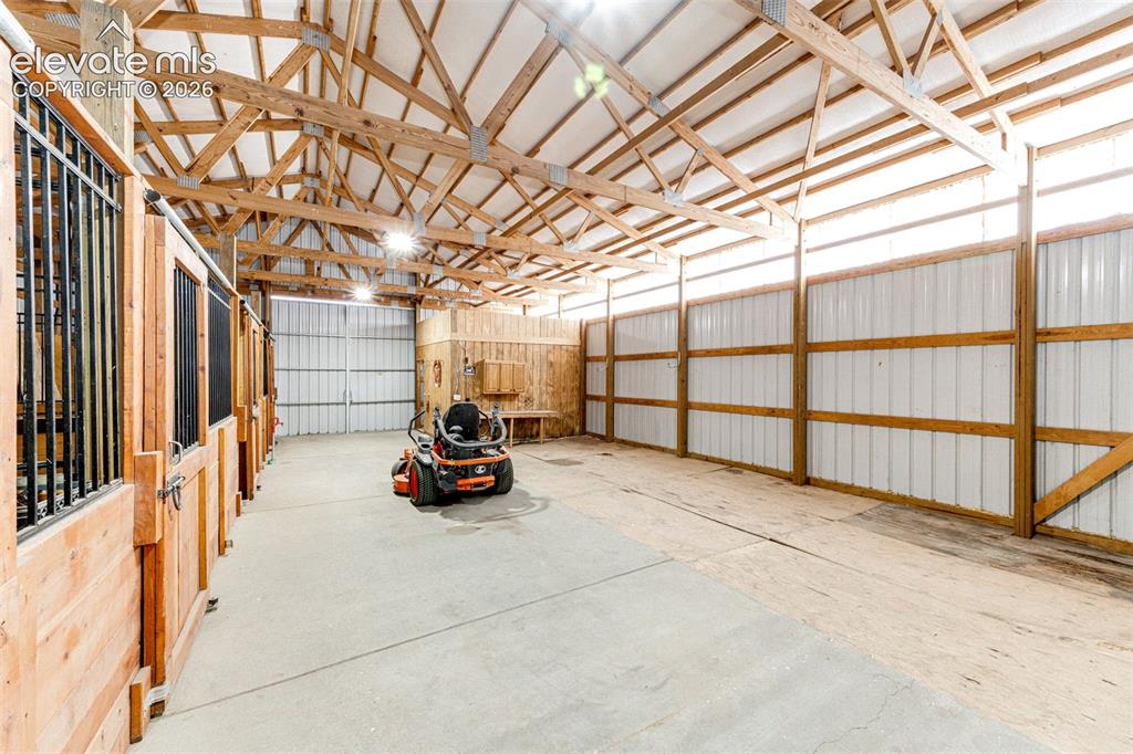 Image 31 of 38: Garage